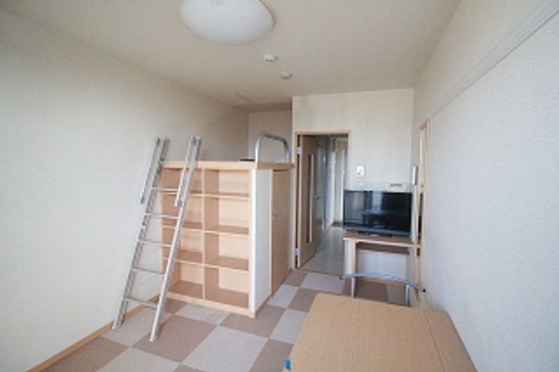 レオパレス松山インターⅡ 居間