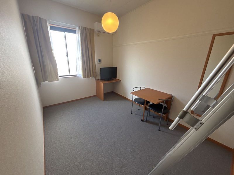 レオパレスペニーハイツⅠ 居間