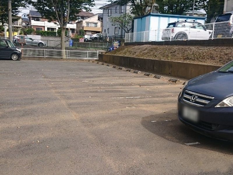 レオパレスフォンターナＢ 駐車場