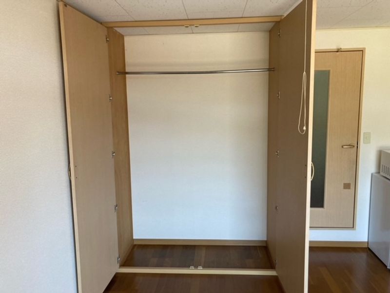 レオパレスプレミール 収納