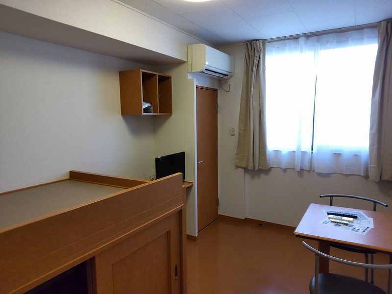 レオパレスシティパルつつじが丘 居間