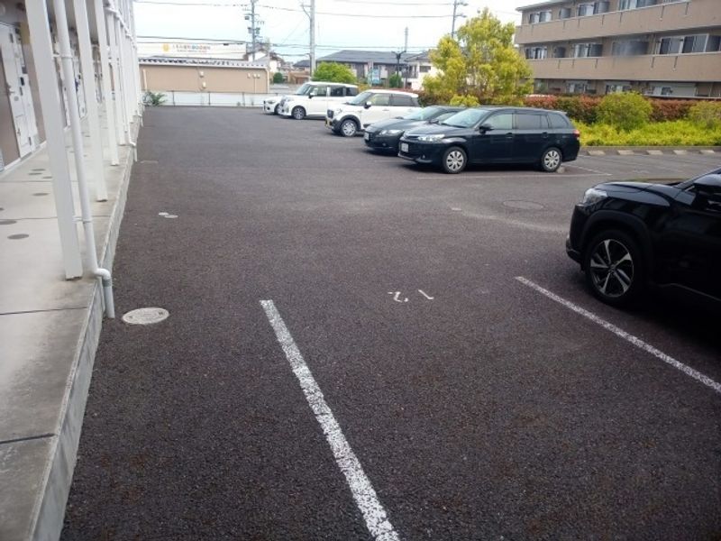 レオパレス下山 駐車場