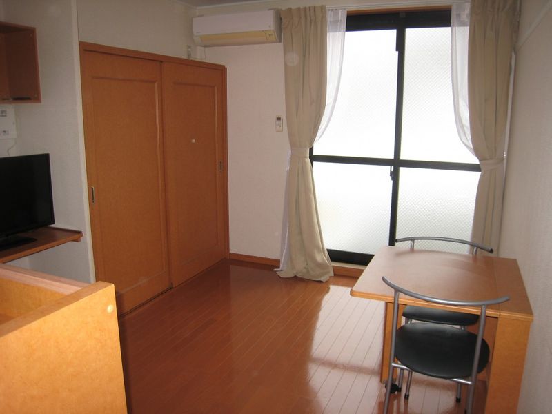 レオパレスダンボ 居間