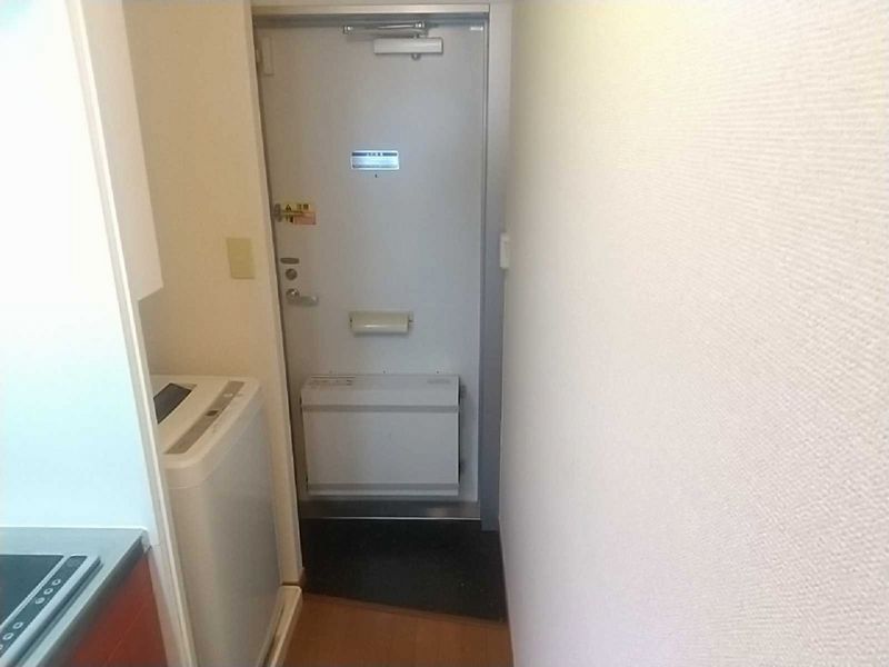 レオパレス慶弐番館 玄関