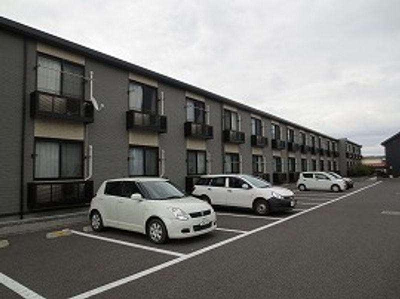 レオパレスＰｕｒｅ　Ｈｏｕｓｅ 駐車場