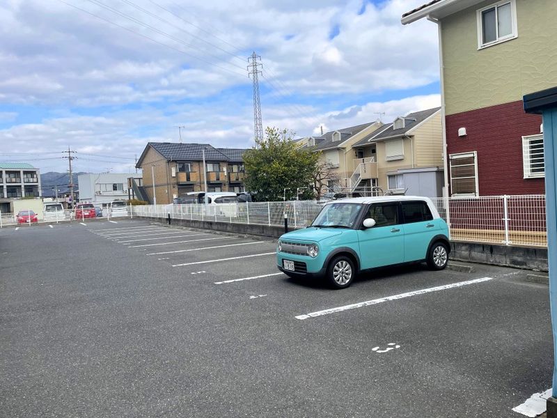 レオパレス大堀 駐車場
