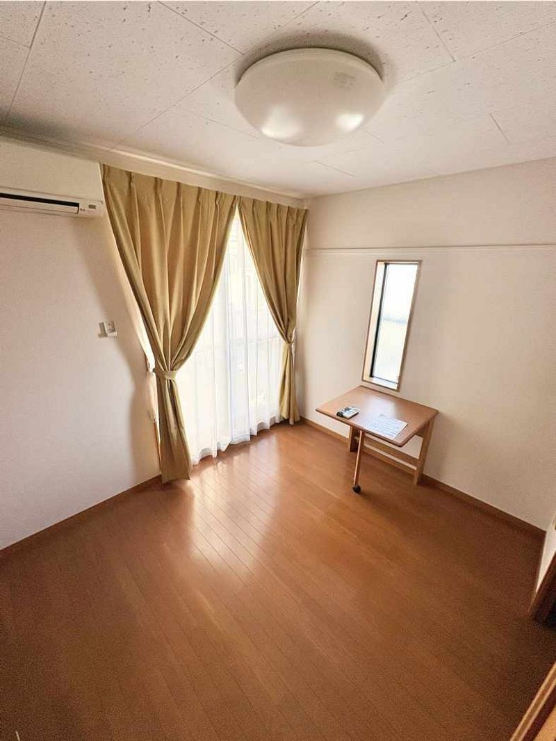 レオパレス杉山 居間