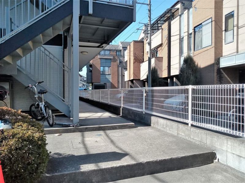 レオパレスルミエール エントランス