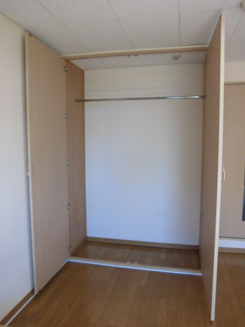 レオパレスタカハシ 収納