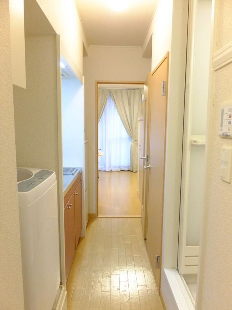 レオパレスアルス中央 玄関