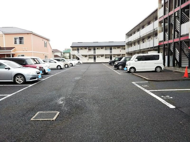 レオパレスエミネンス 駐車場