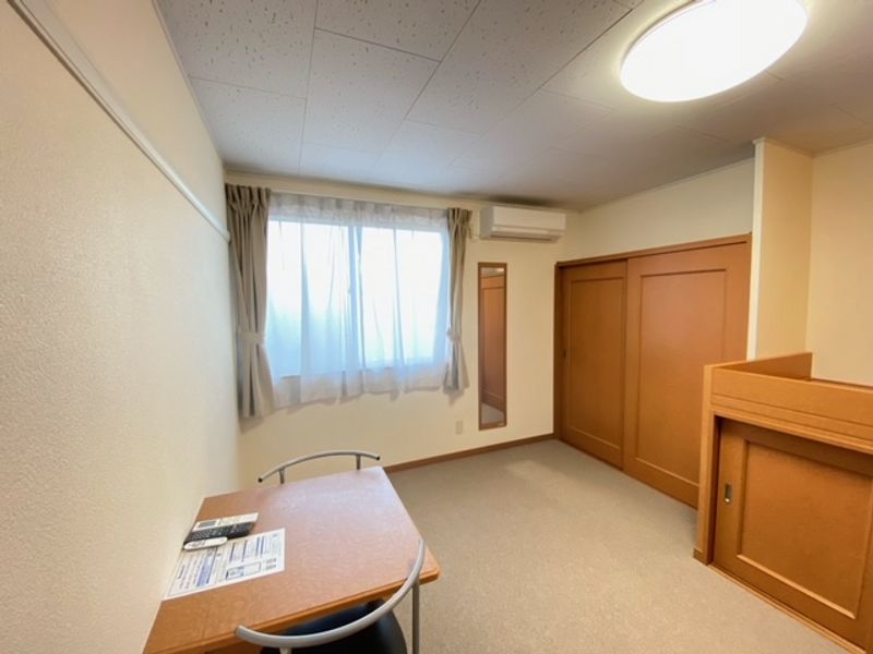 レオパレスコンフィアンス 居間