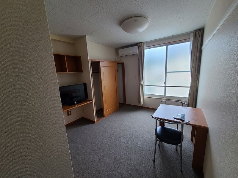 レオパレスアツモリ 居間