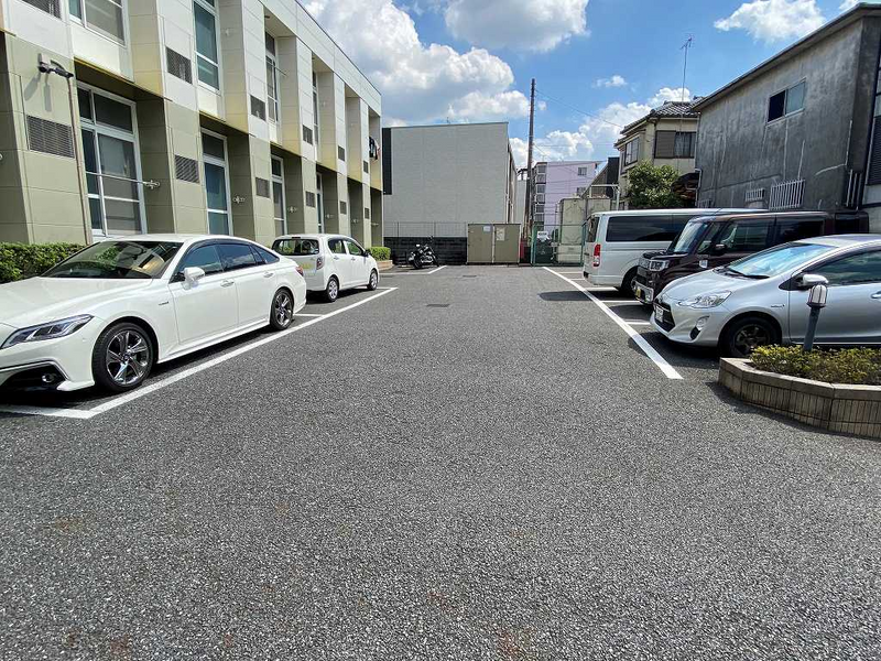 LEONEXT Paysage II 停车场