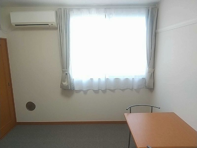 レオパレスジュネス 居間