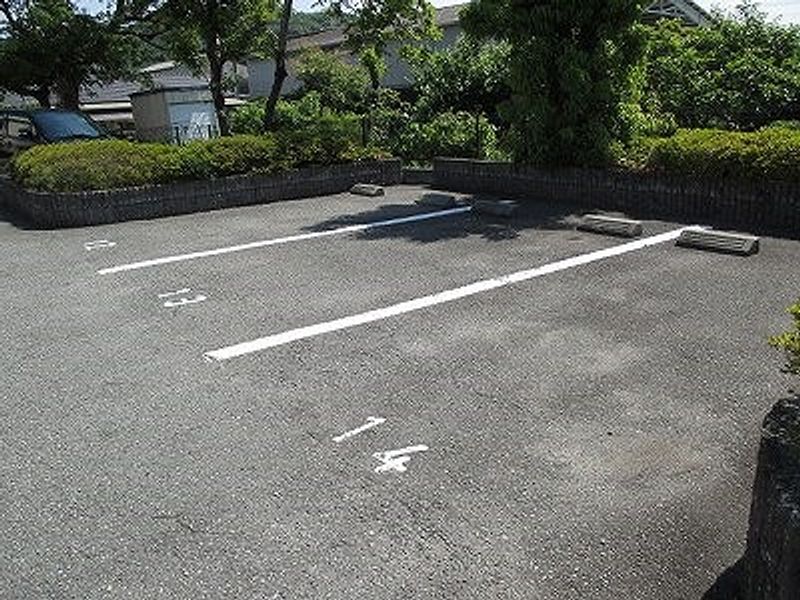 レオパレス陽光 駐車場