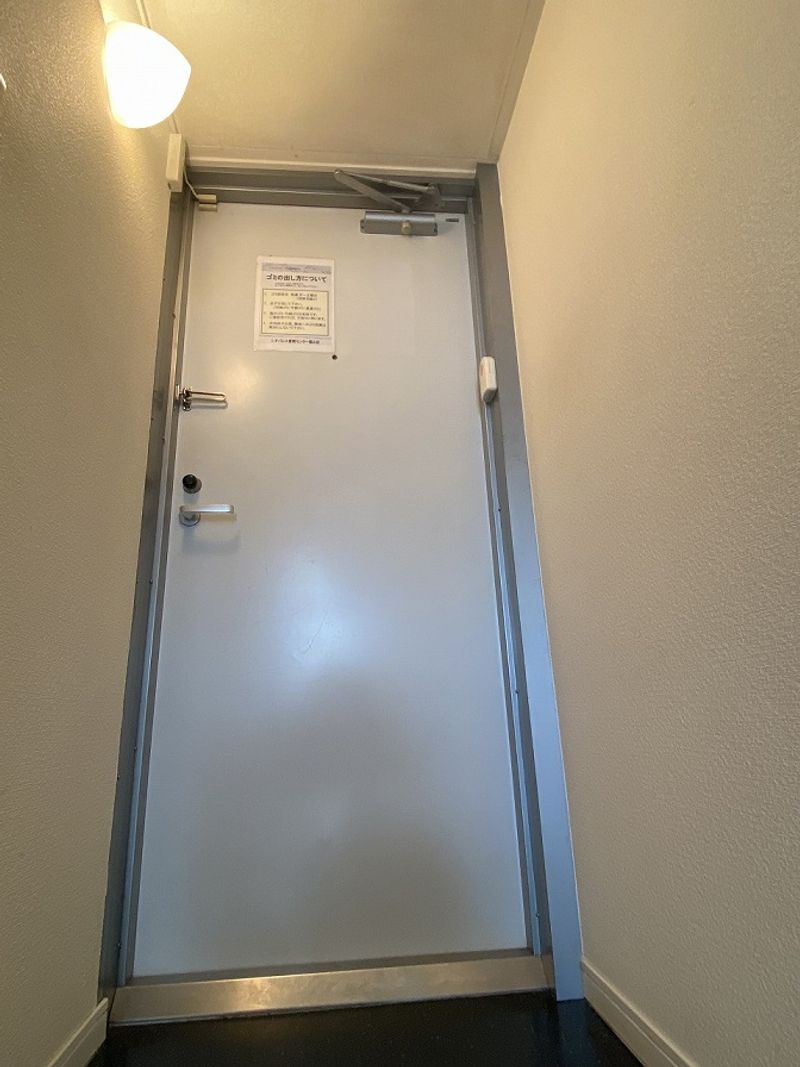 レオパレスカトレア 玄関