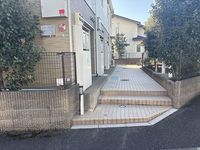 レオパレスメイプルコートⅡ号館 エントランス