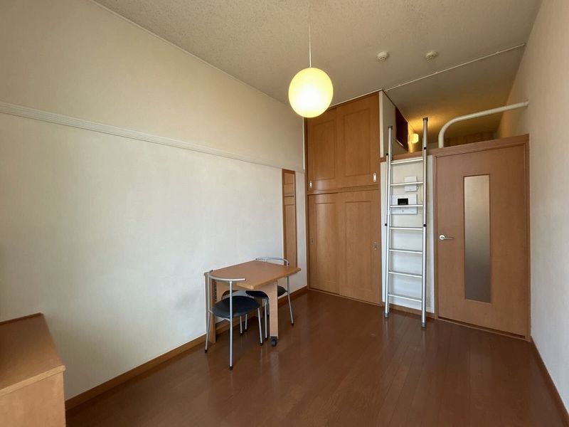 レオパレスピュア 居間
