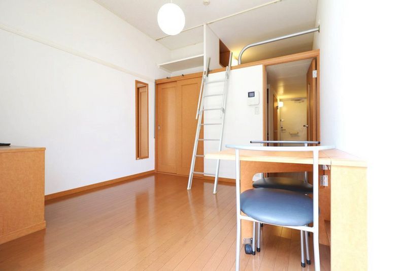 レオパレス壬生 居間