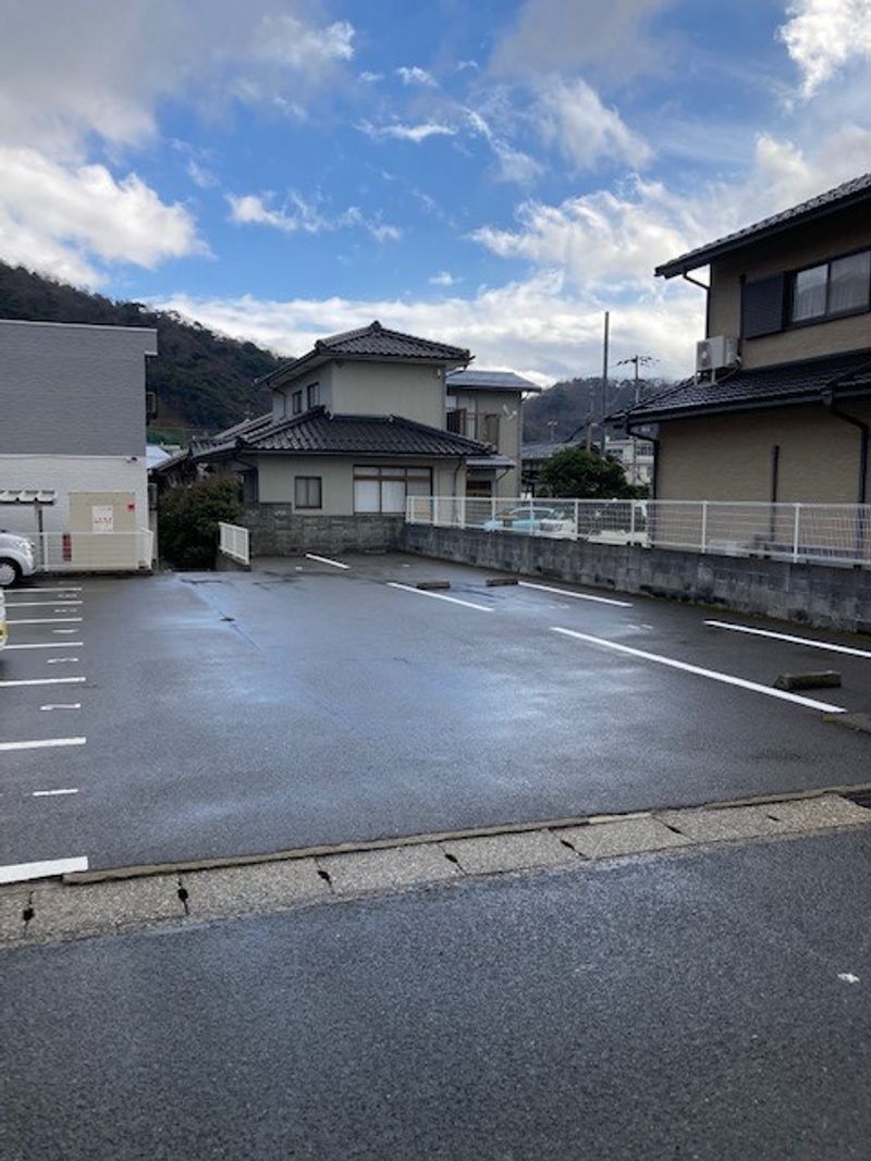 レオパレスリーフ 駐車場