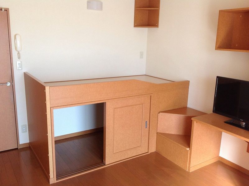 レオパレスラ　フォーレ　二番館 収納