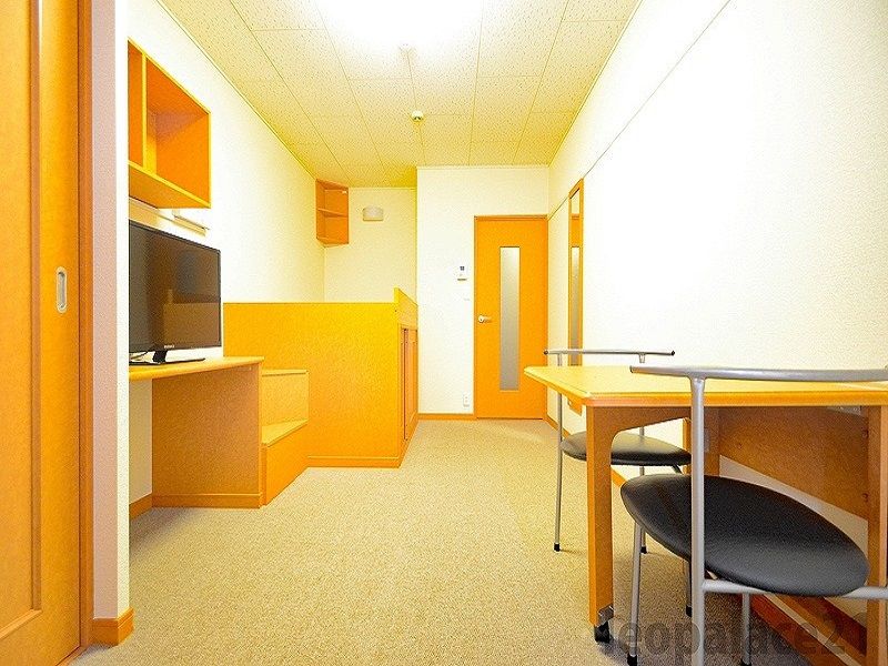 レオパレスボムールⅢ 居間