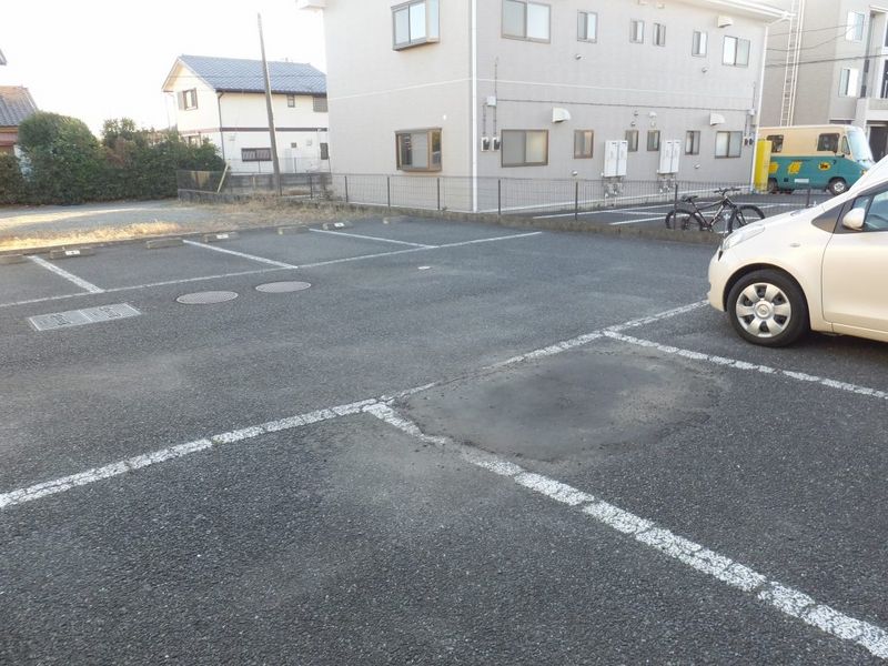 レオパレスあおぞら 駐車場