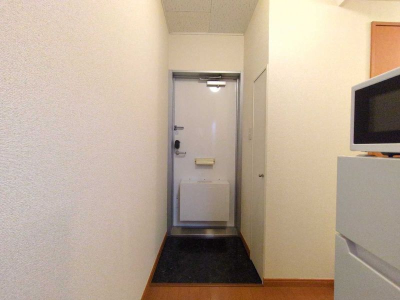 レオパレス北平野 玄関