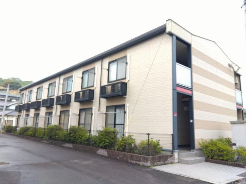レオパレスルイーズ坂出 外観