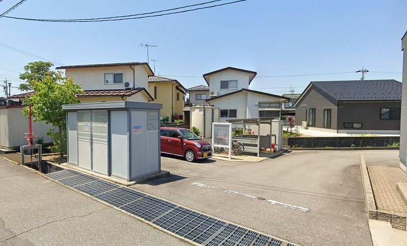 レオパレスジュネス 駐車場