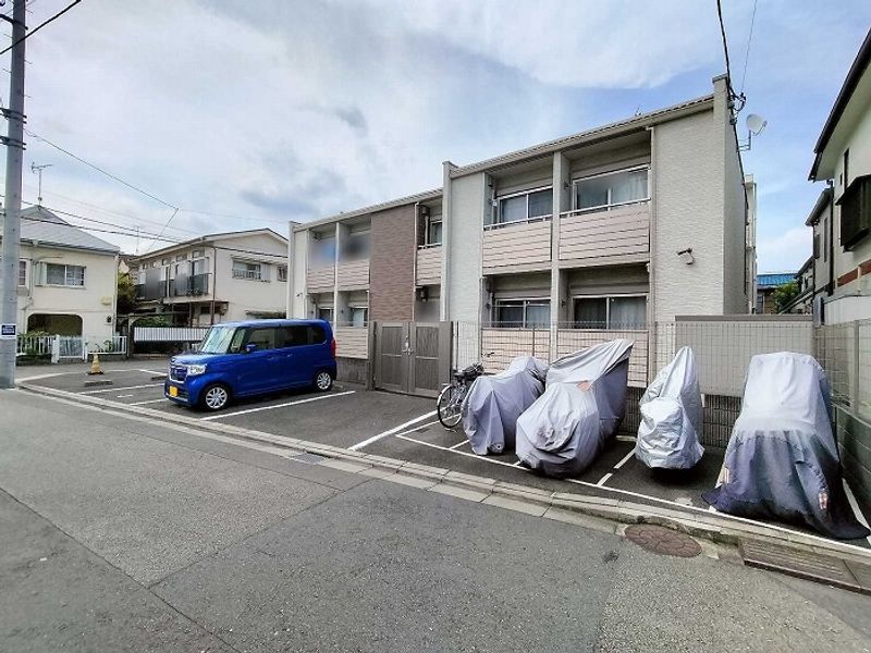 クレイノハウスＣＦＧ 駐車場