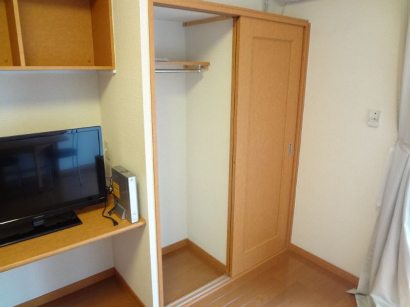 レオパレス貴船 収納