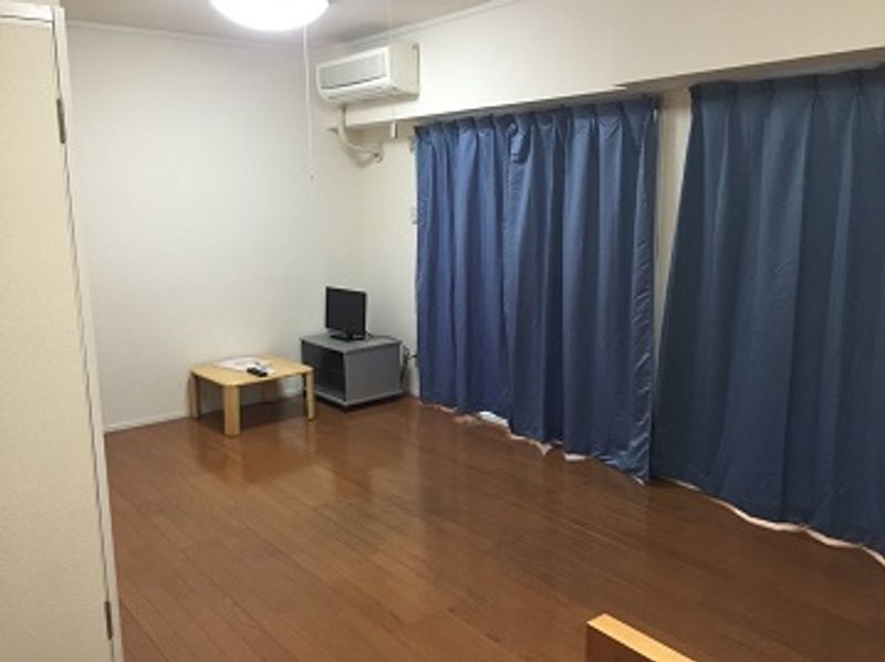 レオパレス康徳ハイツ 居間