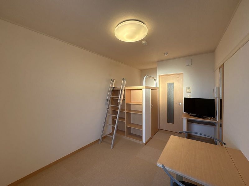 レオパレスサンクフルコート 居間