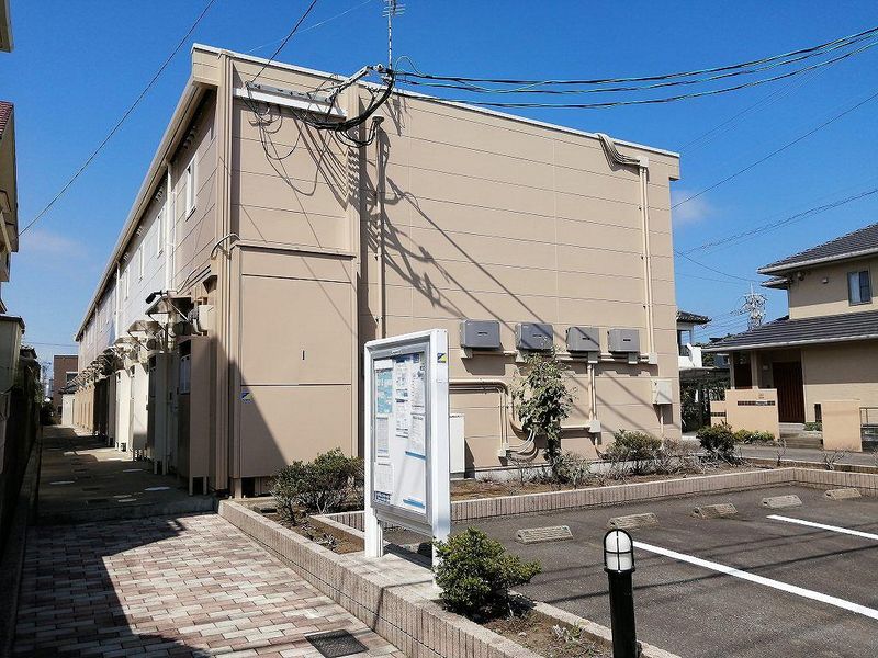 レオパレスティール 外観