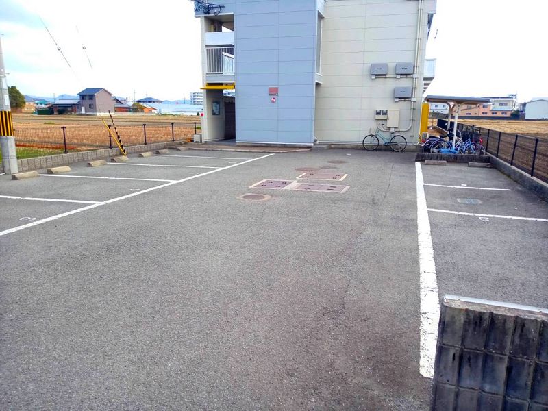 レオパレス財部 駐車場