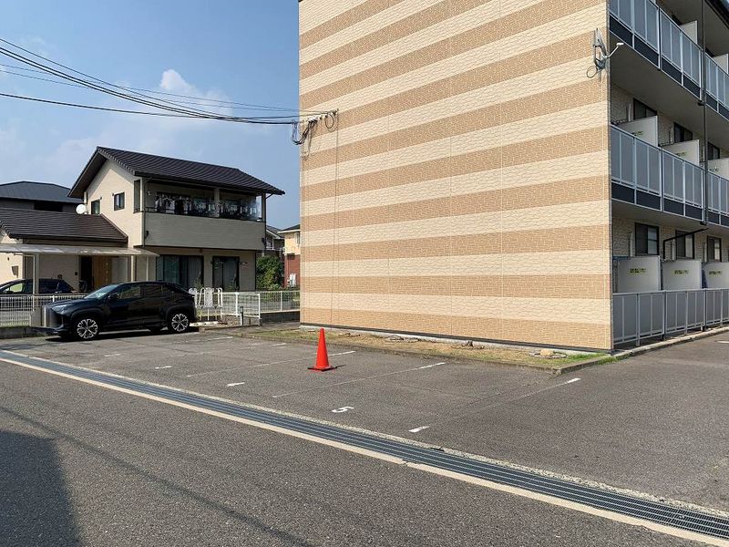 レオパレスピースフル　稲月 駐車場