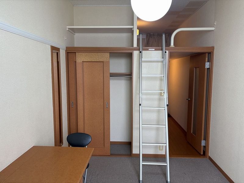 レオパレス山崎８５ 居間