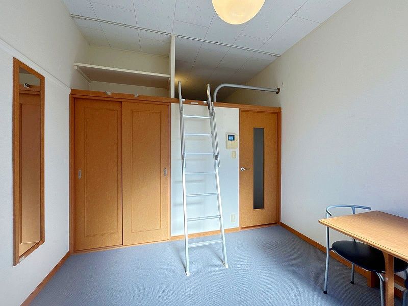 レオパレスコスモ 居間