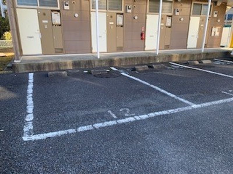 レオパレスボヌールエスパースＢ 駐車場