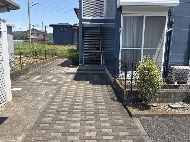 レオパレストゥデイ エントランス