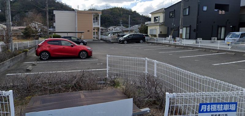 レオパレス浜ノ宮 駐車場