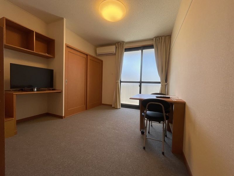 レオパレス屋形 居間