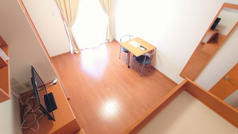 レオパレスラ・ティーダ 居間
