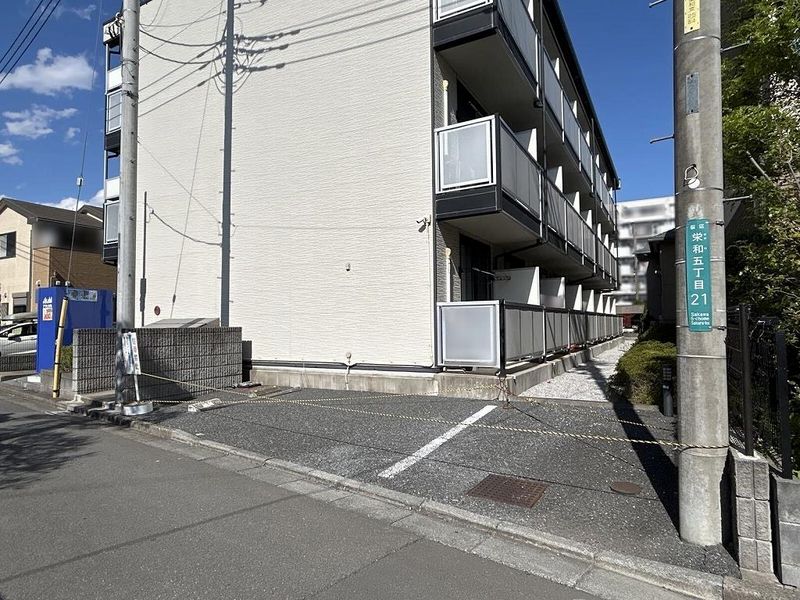 レオパレスヴァンメルベーユ 駐車場