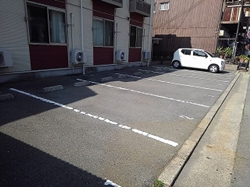 レオネクスト太陽　今在家 駐車場