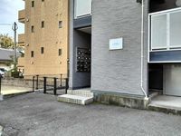 レオパレスサザンカ エントランス