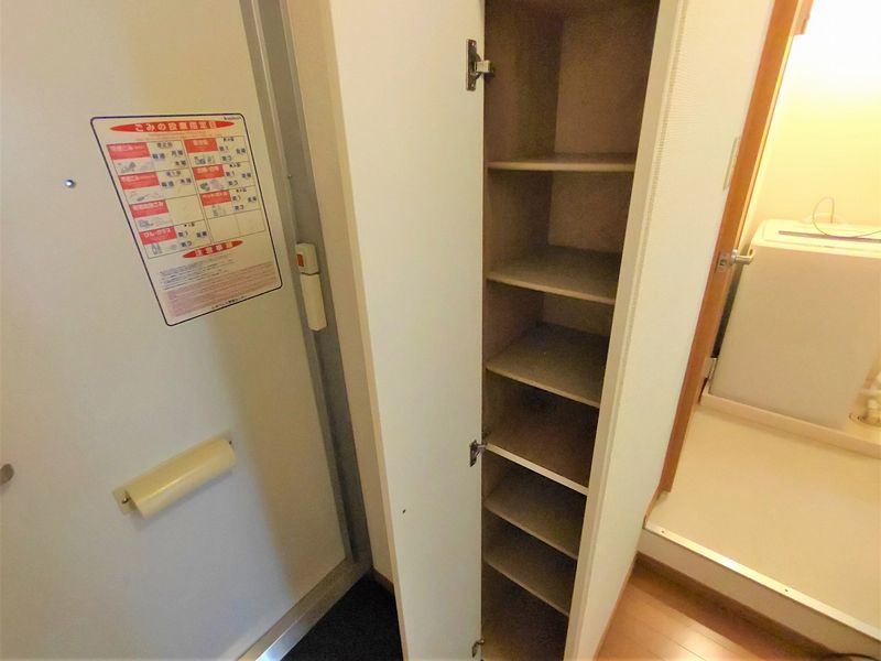 レオパレスセイバー 玄関