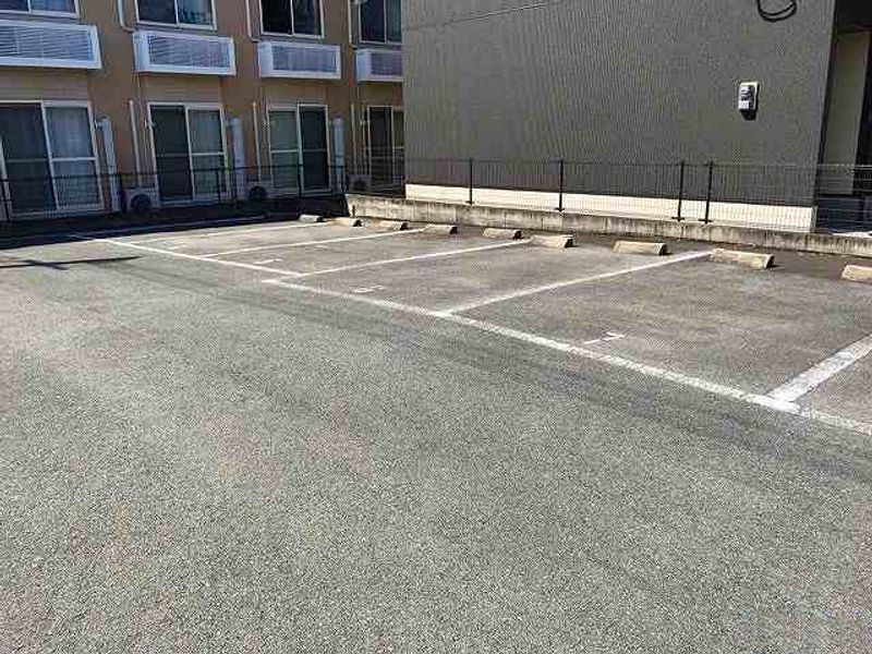 レオパレスウィル大川 駐車場